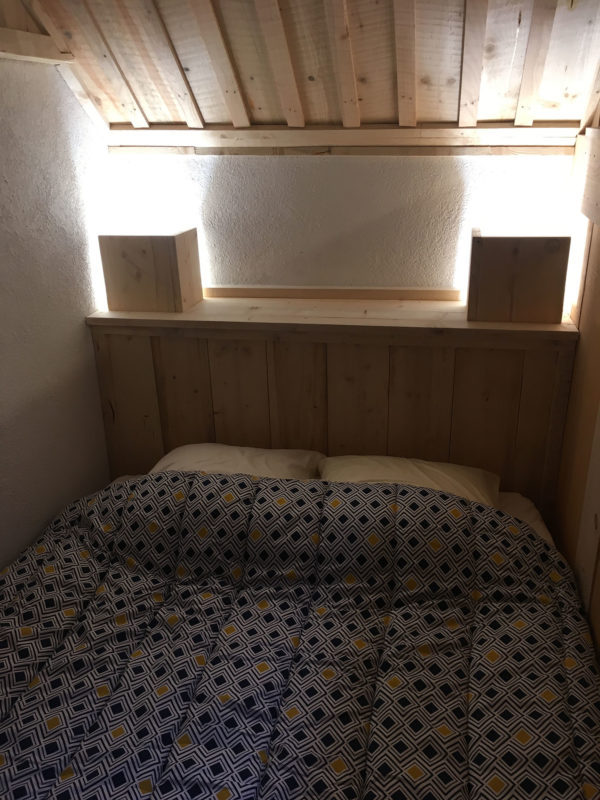 La maison - lit cabane dans le dortoir